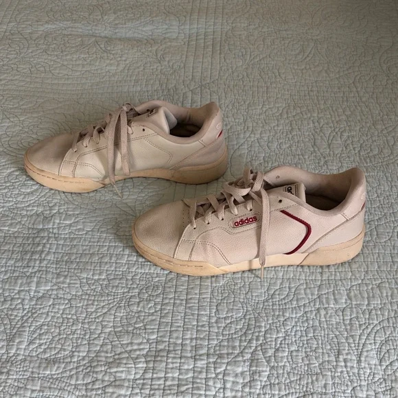 adidas Men’s Roguera Sneakers with Red Accents - Picture 4 of 7